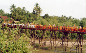 Dhammayietra passing through Pursat province, 2005